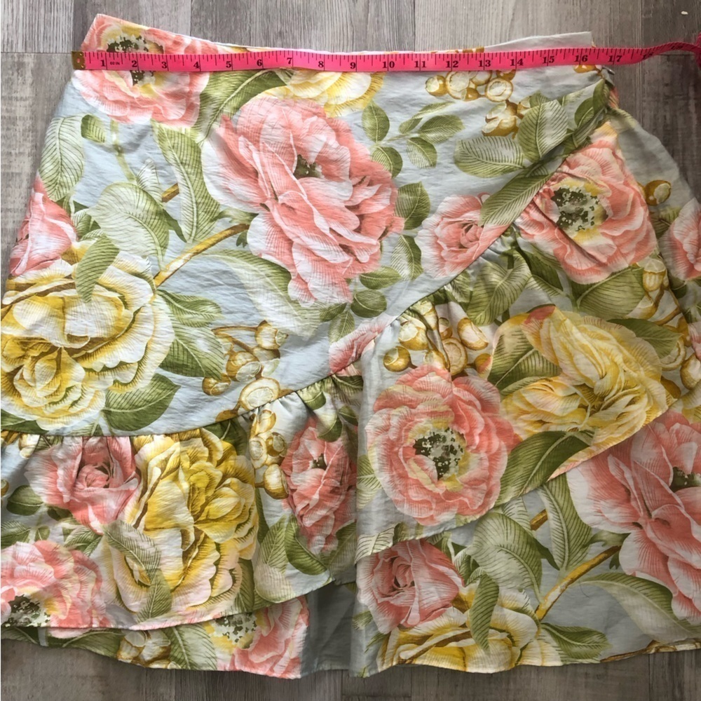 NWT Express High Waisted Asymmetrical Ruffle Mini Skirt in size 12 - Picture 10 of 12